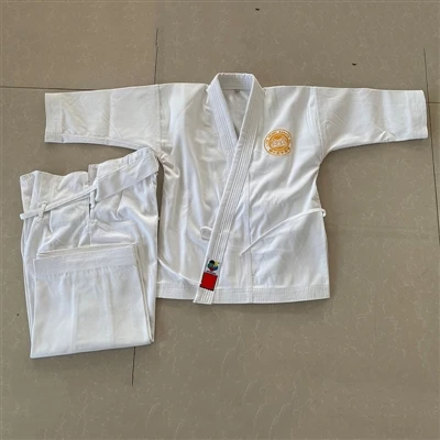 Karate yhtenäinen muotoilukonsepti: perinteen ja nykyajan fuusio